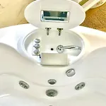 Stanza E Bagno Privato, Idromassaggio Con Extra Fee, In