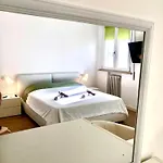 Stanza E Bagno Privato, Idromassaggio Con Extra Fee, In 3*