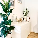 Stanza E Bagno Privato, Idromassaggio Con Extra Fee, In B&B 3*
