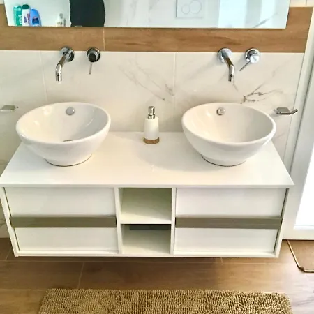 فندق مبيت وإفطار Stanza E Bagno Privato, Idromassaggio Con Extra Fee, In 3*