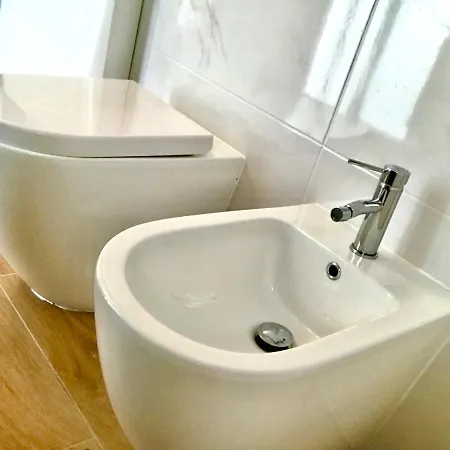 Stanza E Bagno Privato, Idromassaggio Con Extra Fee, In