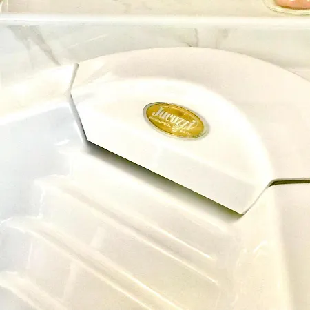 فندق مبيت وإفطار Stanza E Bagno Privato, Idromassaggio Con Extra Fee, In