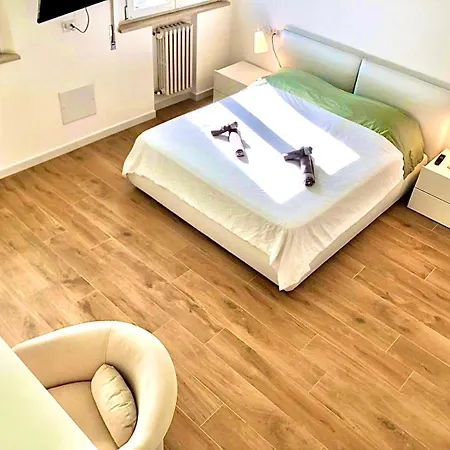 فندق مبيت وإفطار Stanza E Bagno Privato, Idromassaggio Con Extra Fee, In