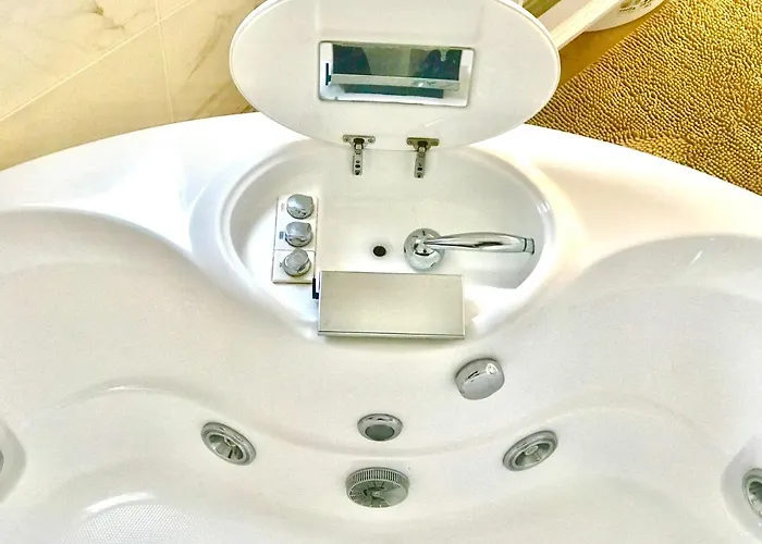 Stanza Con Bagno Privato Con Idromassaggio In Delizioso