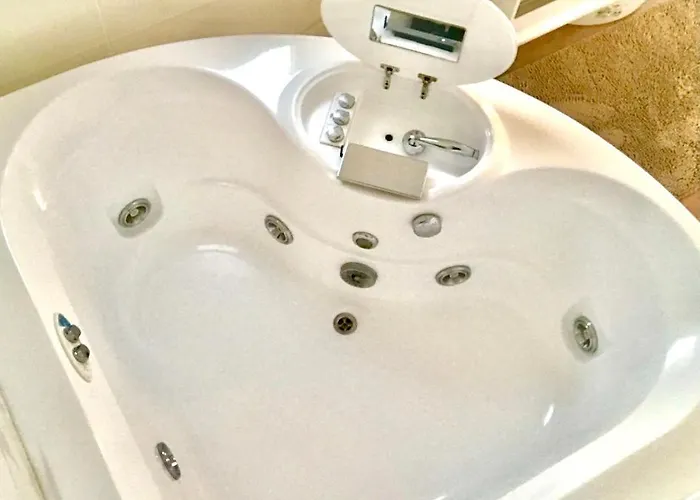 Stanza Con Bagno Privato Con Idromassaggio In Delizioso 3*